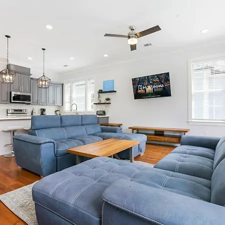 Hosteeva Brand New Condo With A Pool Steps To St Charles Ave